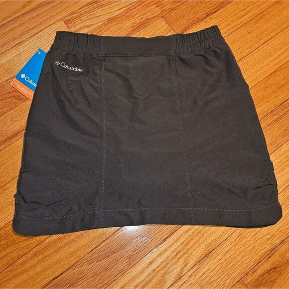 NWT Columbia Girls Mega Trail Skort. Size M Grey Skort with Red Built-in Short. - Picture 2 of 6